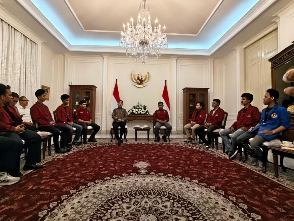 Gibran Terima Delegasi Mahasiswa Gibran Terima Delegasi Mahasiswa